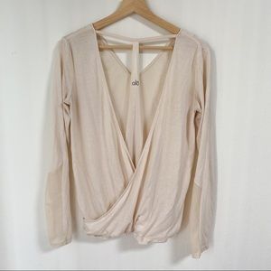 ALO YOGA Alo Vneck Cream Long sleeve t-back top